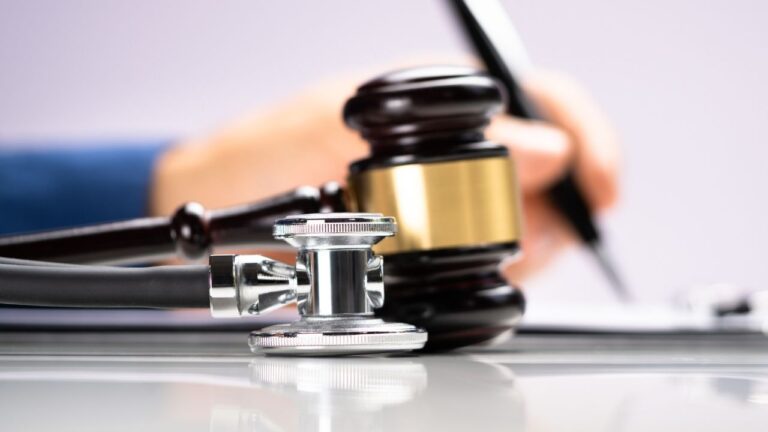 When Should You Hire a Medical Malpractice Lawyer
