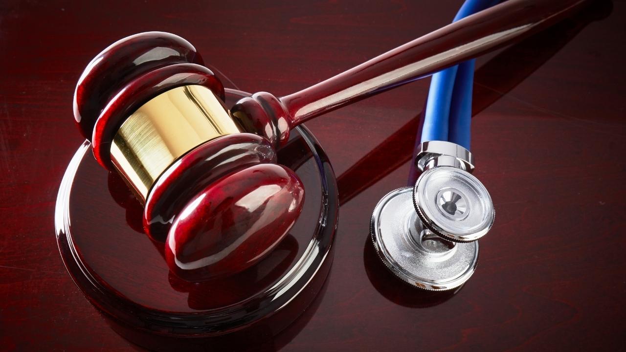 Can I File a Malpractice Lawsuit Without a Lawyer in Florida