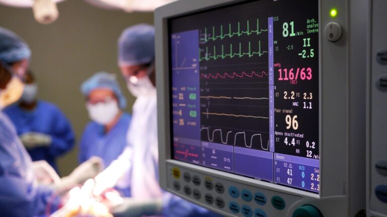 Suing a Hospital vs. Suing the Doctor for Medical Malpractice